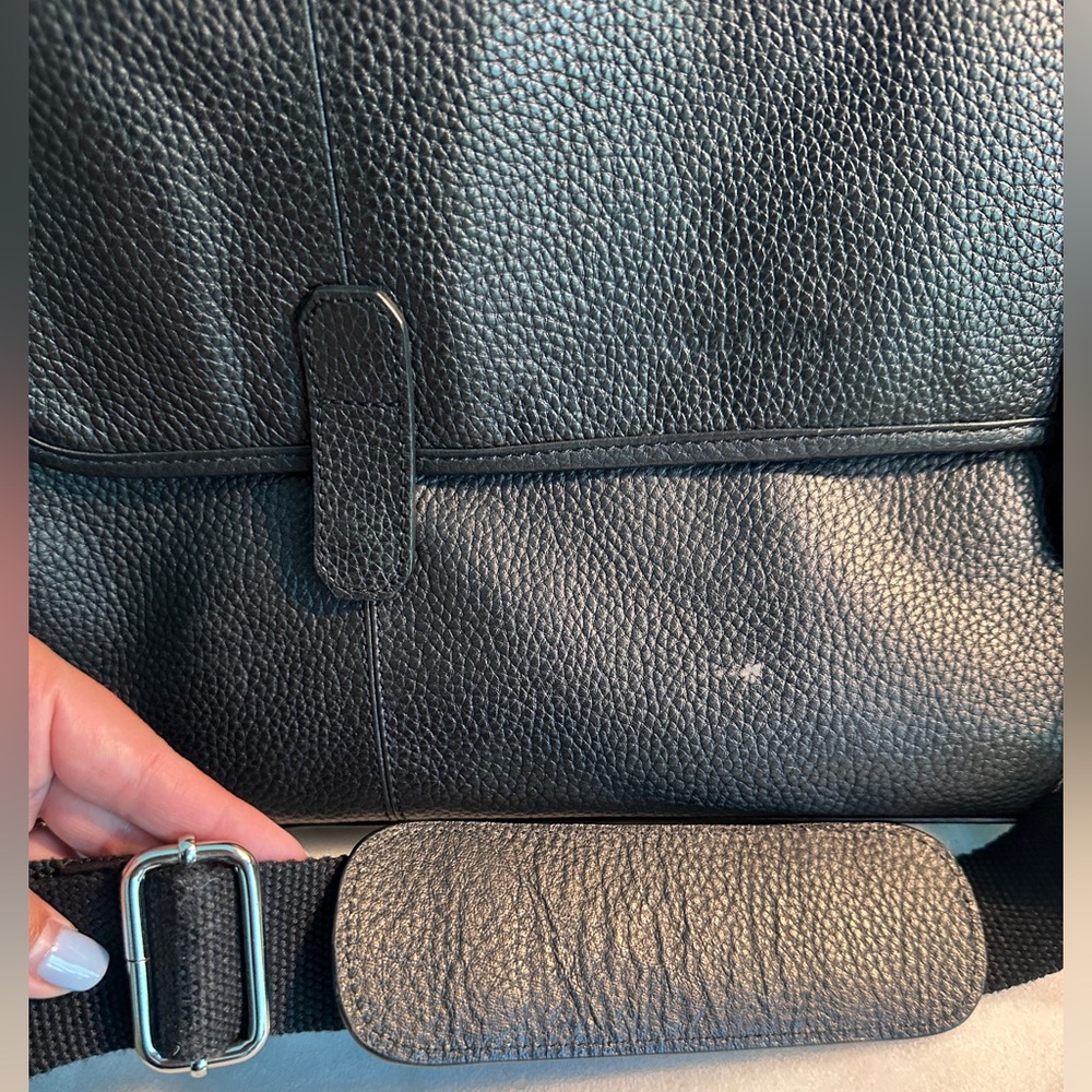 Cole Haan Men’s Black Leather Laptop\Messenger Bag with Adjustable Strap - Picture 8 of 11